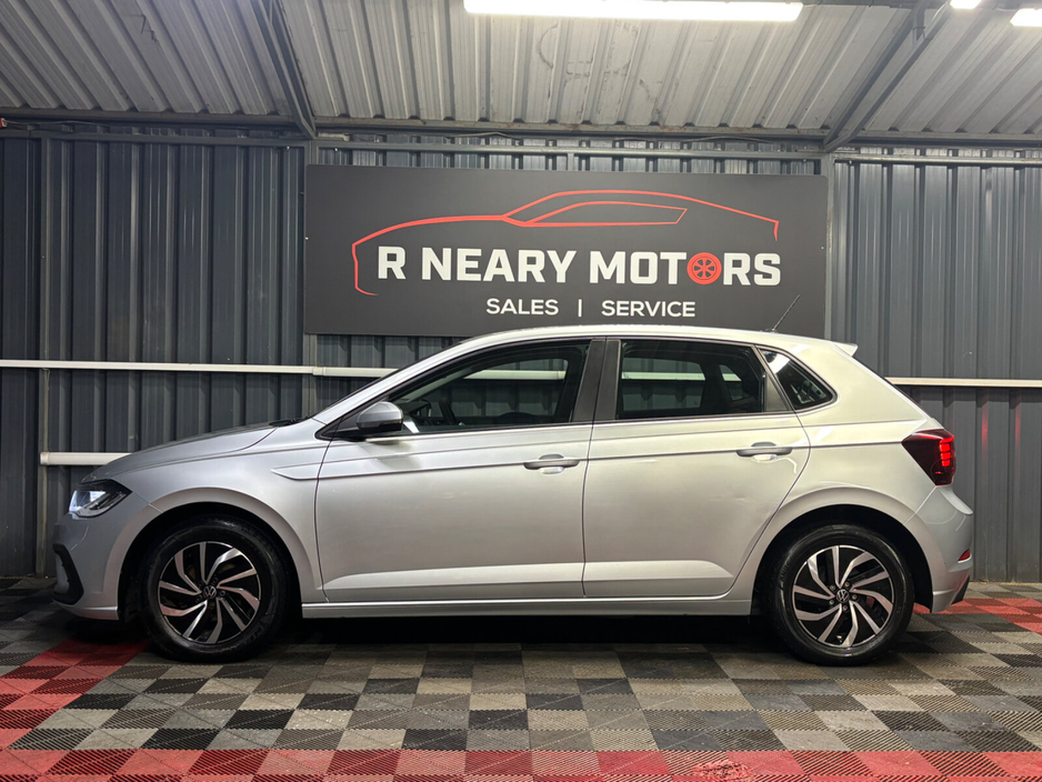 2022 Volkswagen Polo - image 3