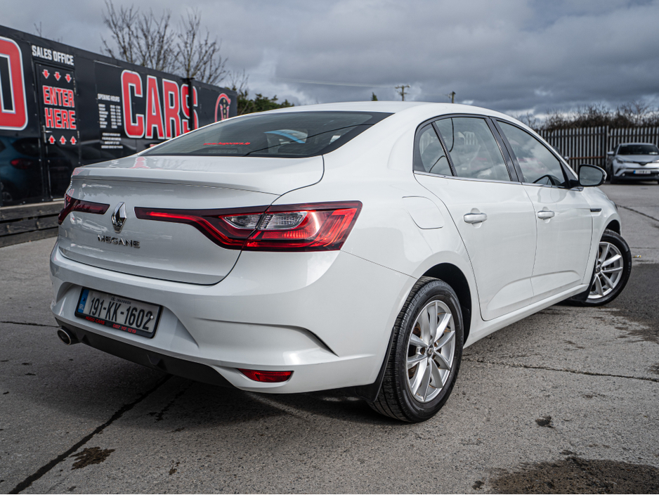 2019 Renault Megane - image 3