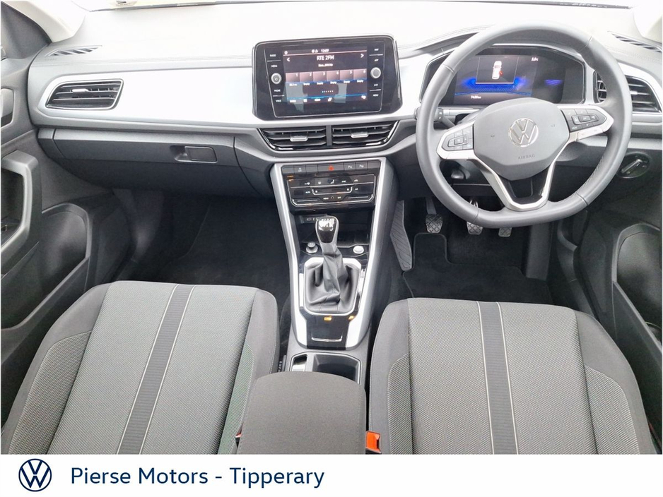 2025 Volkswagen T-Roc - image 4