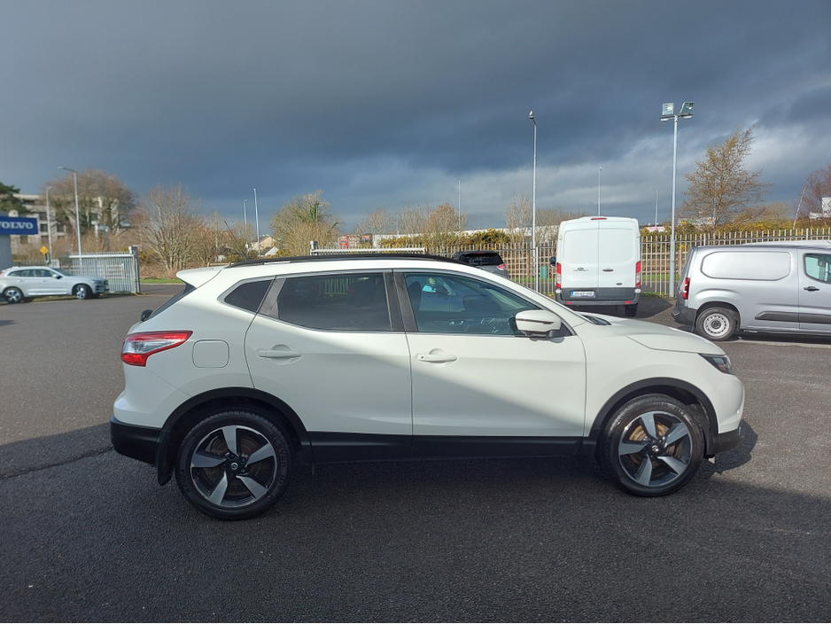 2017 Nissan Qashqai - image 4