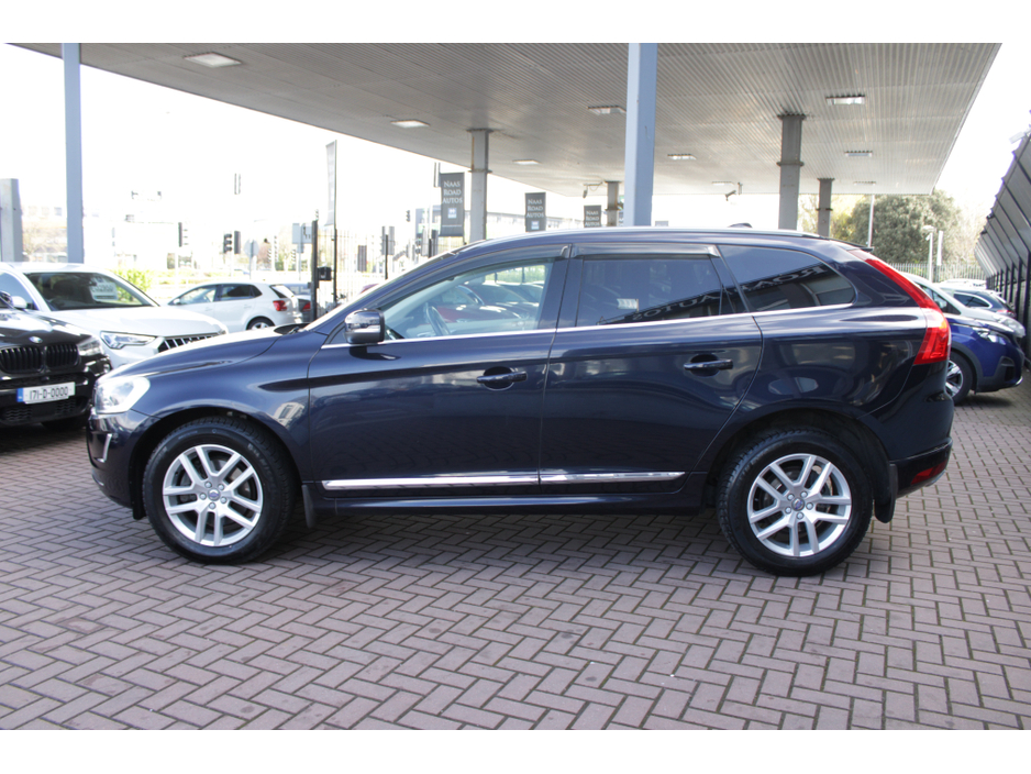 2017 Volvo XC60 - image 7