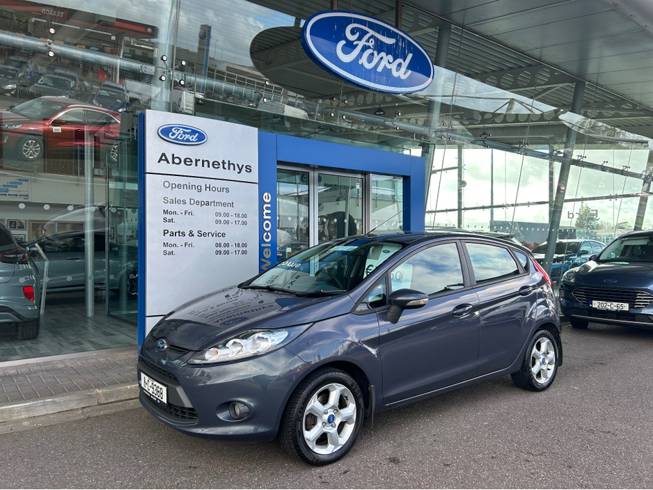 2011 Ford Fiesta - image 8