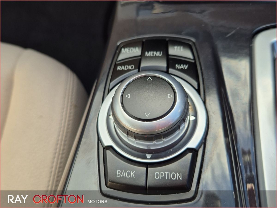 2015 BMW 5 Series - image 16