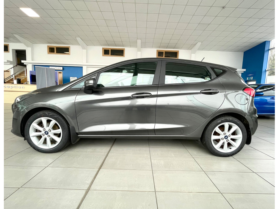 2022 Ford Fiesta - image 3