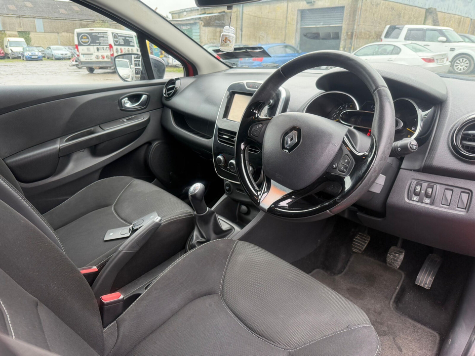 2016 Renault Clio - image 11