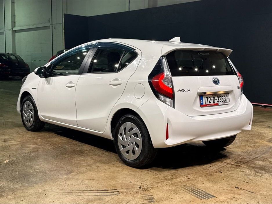 2017 Toyota Aqua - image 5