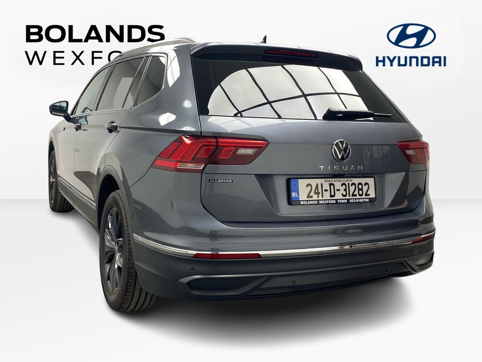 2024 Volkswagen Tiguan - image 3