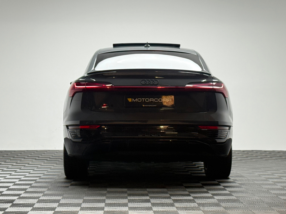 2024 Audi Q8 e-tron S LINE 55 E-TRON *PAN ROOF* €79,990