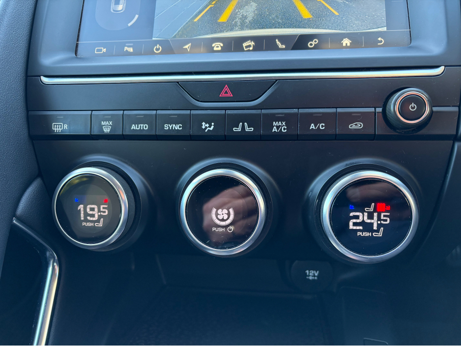 2019 Jaguar E-Pace - image 18