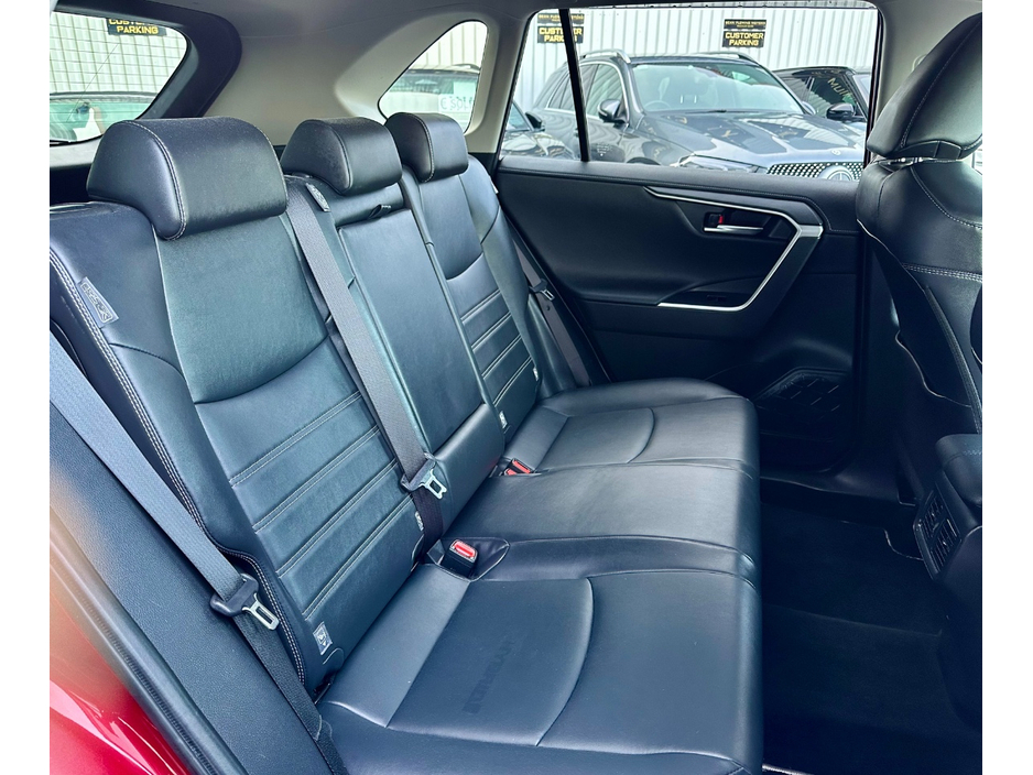 2021 Toyota Rav4 - image 13