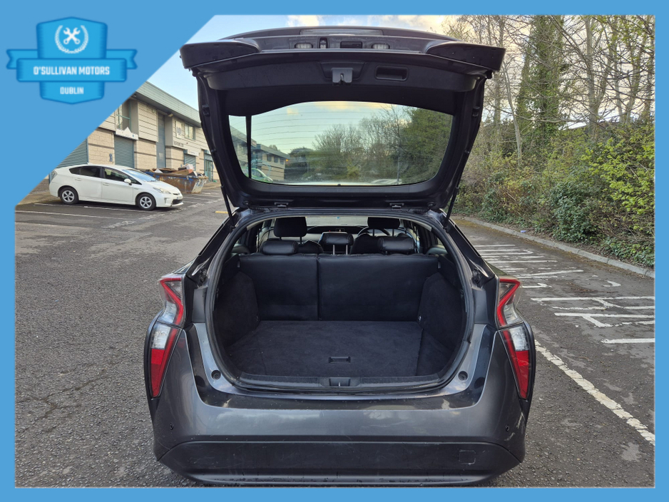 2016 Toyota Prius - image 9