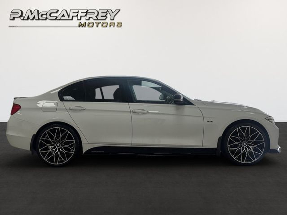 2015 BMW 3 Series - image 4