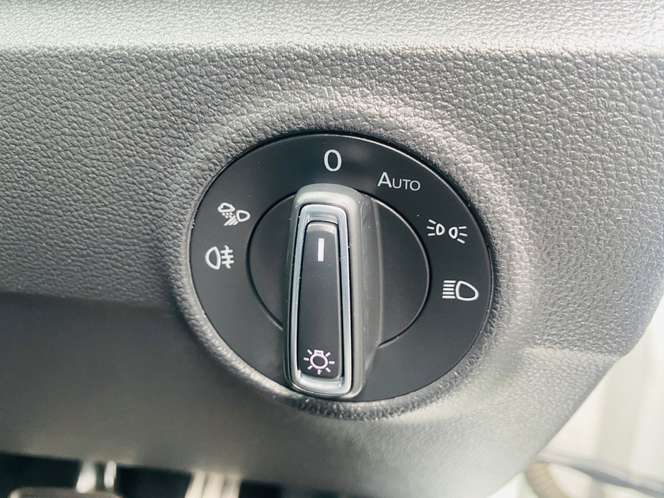 2023 Volkswagen T-Roc - image 23