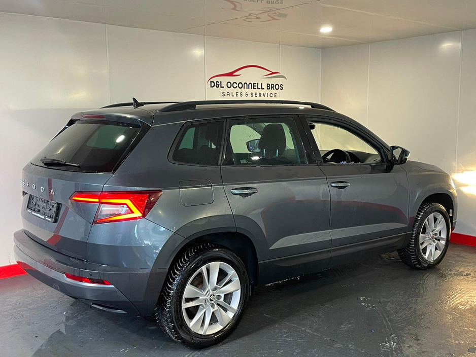 2020 Skoda Karoq - image 8