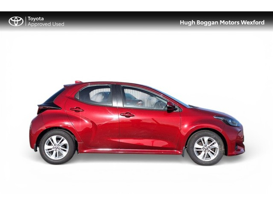 2021 Toyota Yaris - image 3