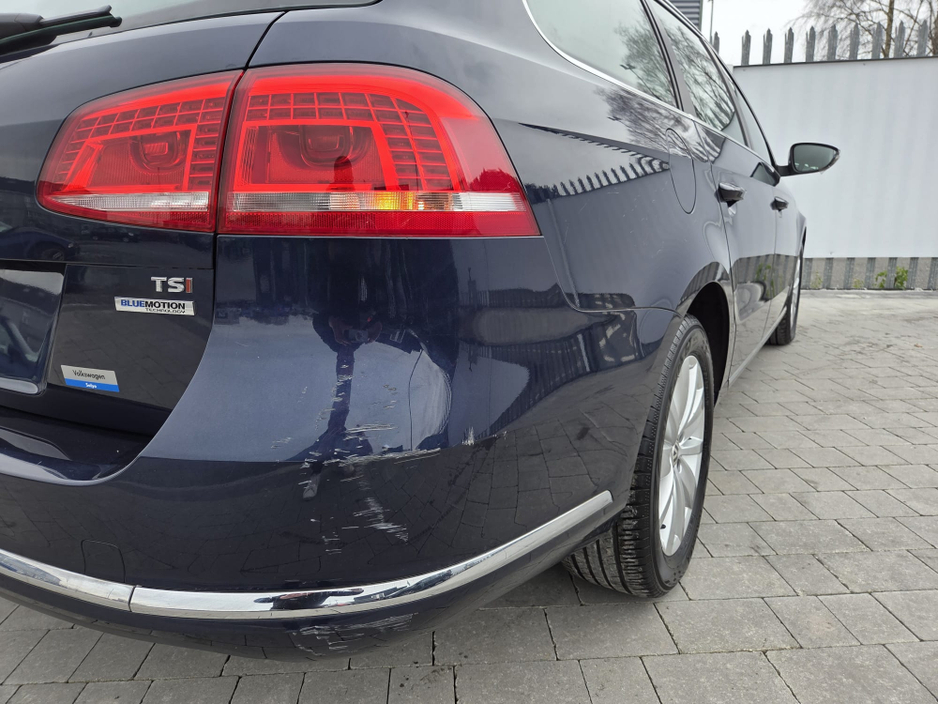 2011 Volkswagen Passat - image 13