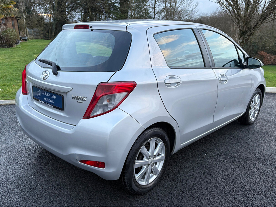 2014 Toyota Yaris - image 15