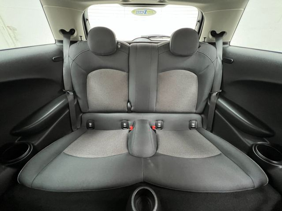 2017 MINI Cooper D - image 16