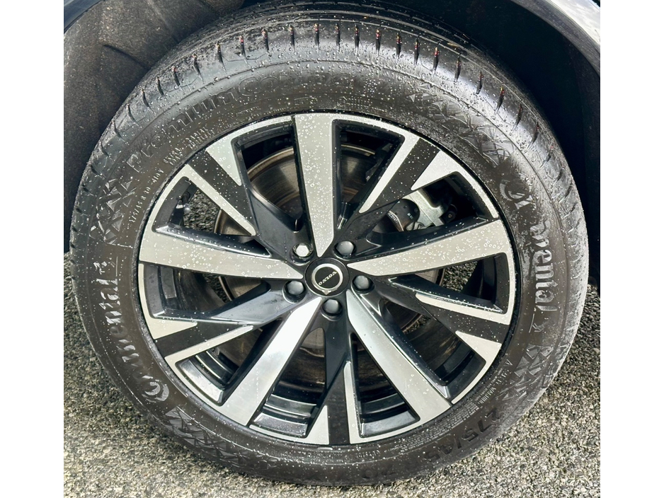 2025 Volvo XC90 - image 26