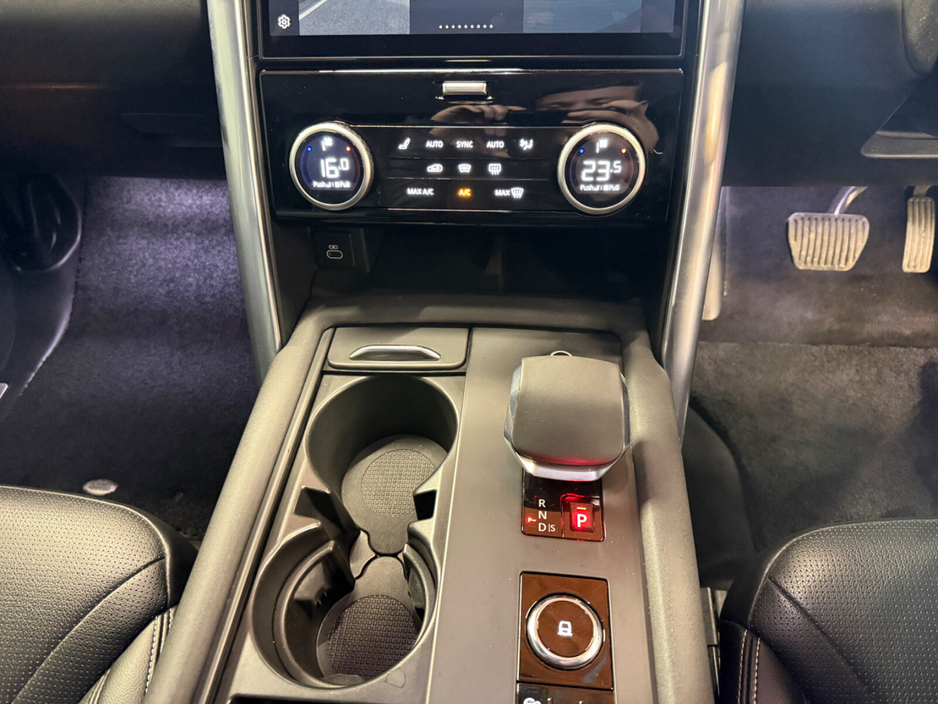 2021 Land Rover Discovery - image 11