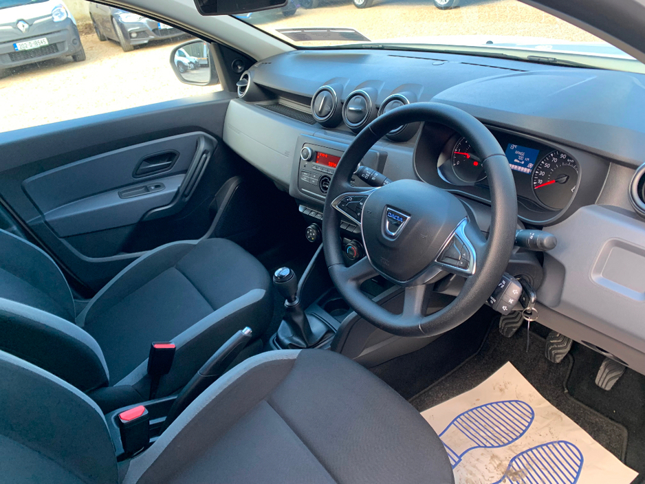 2019 Dacia Duster - image 13
