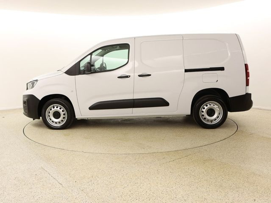 2023 Peugeot Partner - image 4