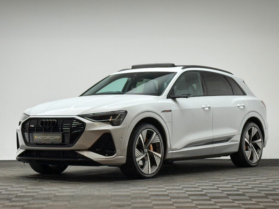 2023 Audi e-tron - image 3