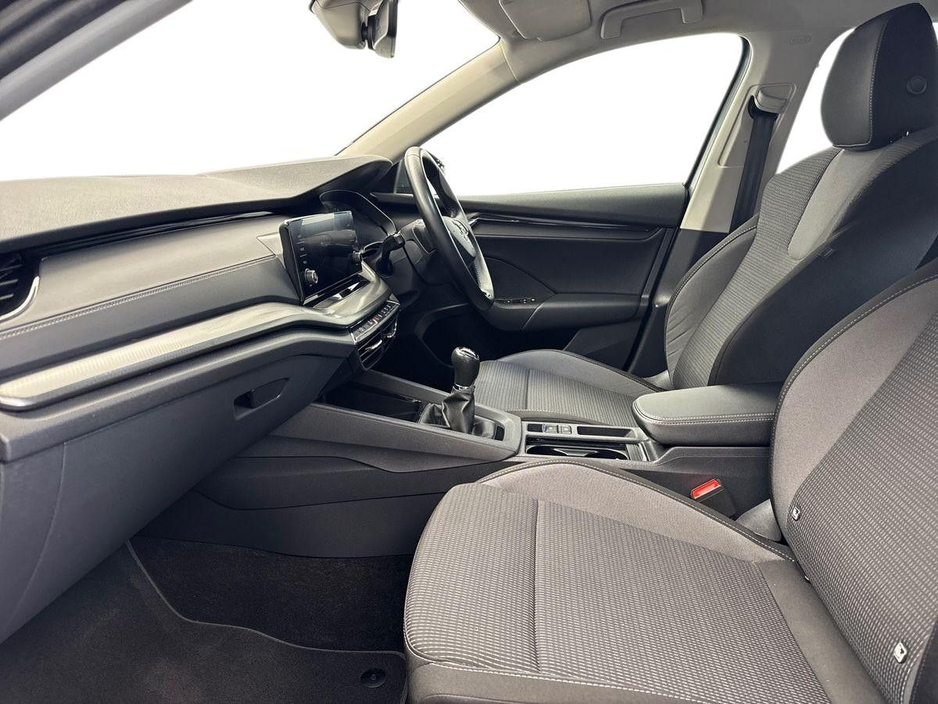 2023 Skoda Octavia - image 2