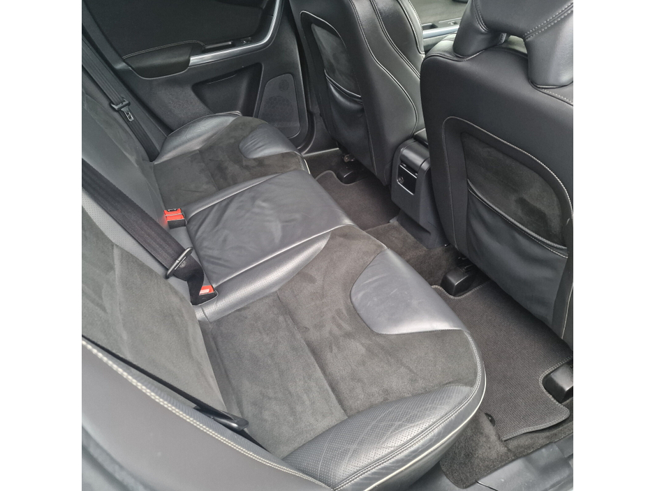 2015 Volvo XC60 D4 (181hp) FWD R-Design €10,950