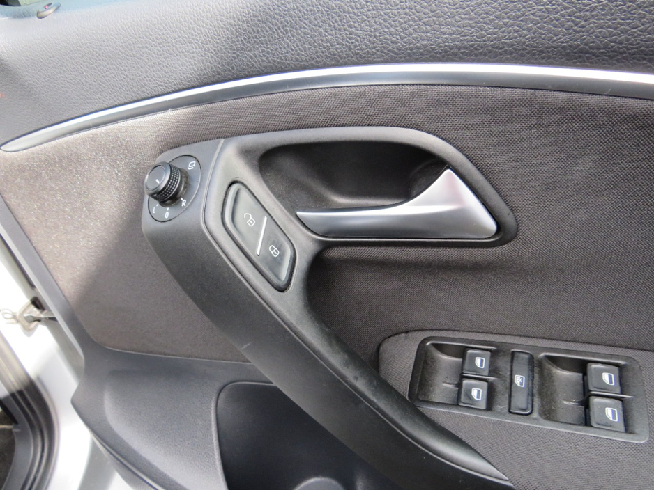 2014 Volkswagen Polo - image 13