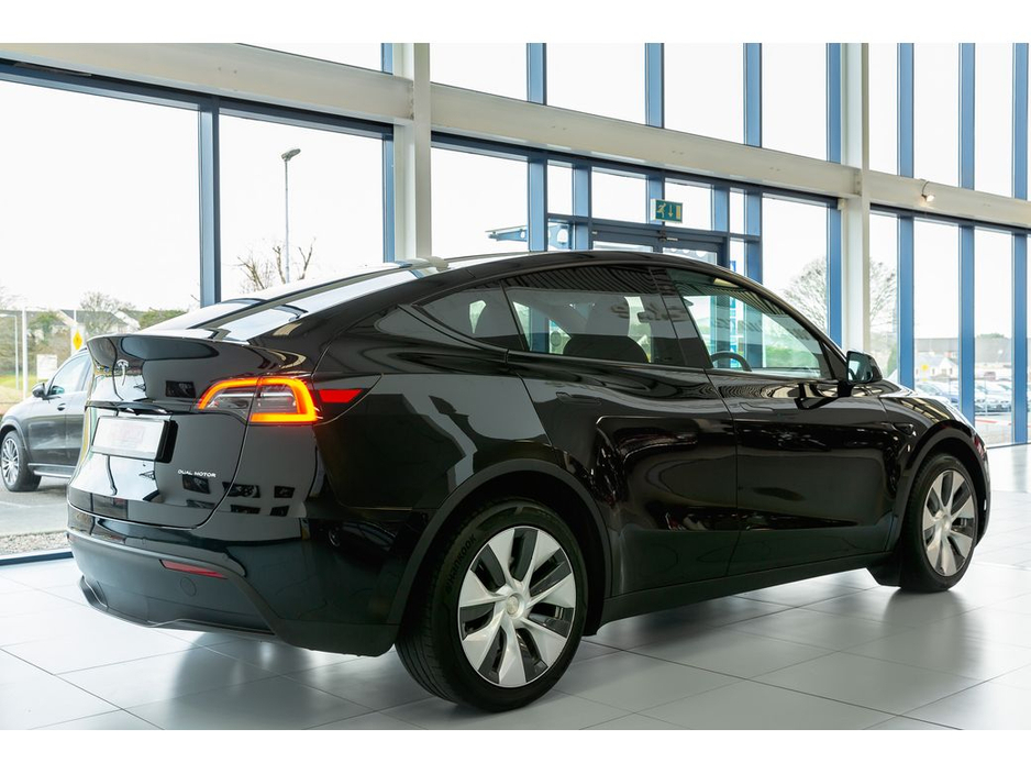 2022 Tesla Model Y - image 10