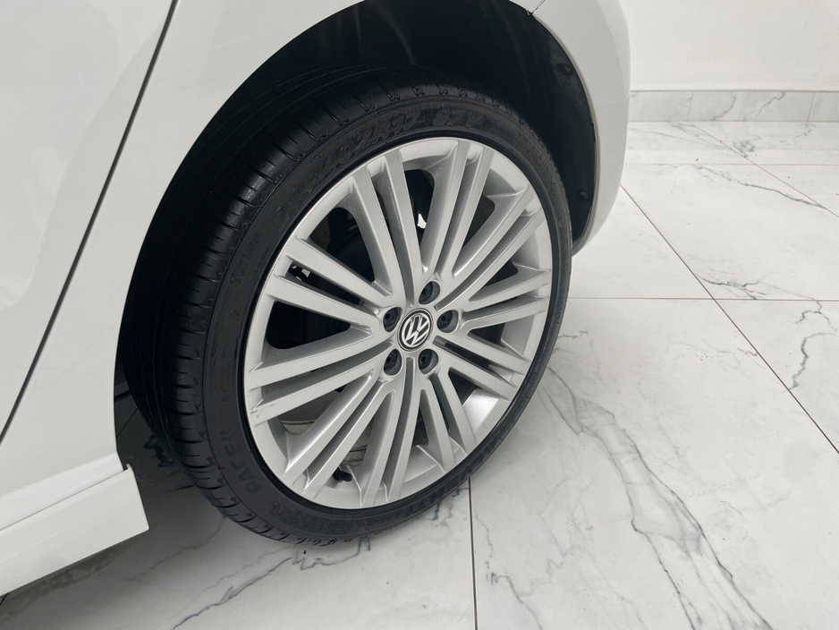 2016 Volkswagen Polo - image 9