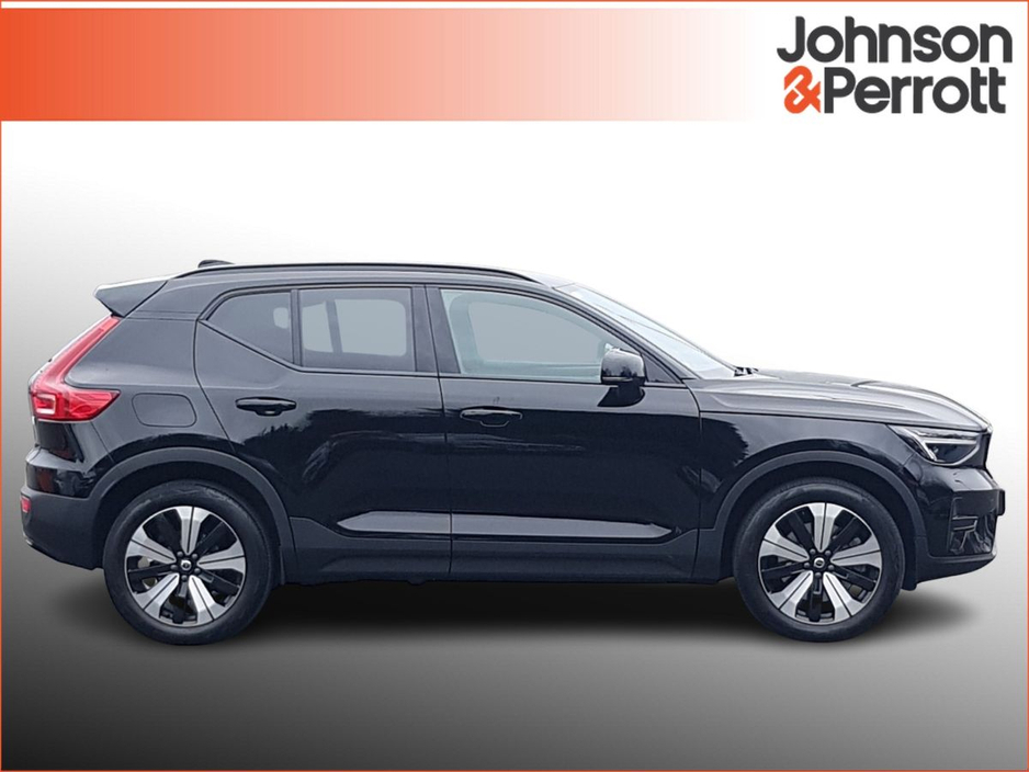 2023 Volvo XC40 - image 5