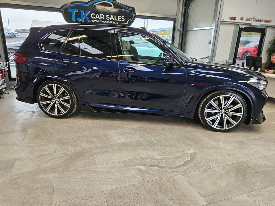 2020 BMW X5 - image 4