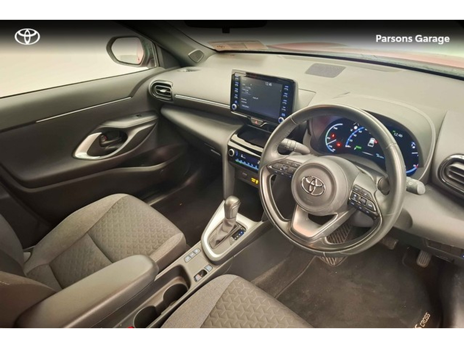 2023 Toyota Yaris Cross - image 7