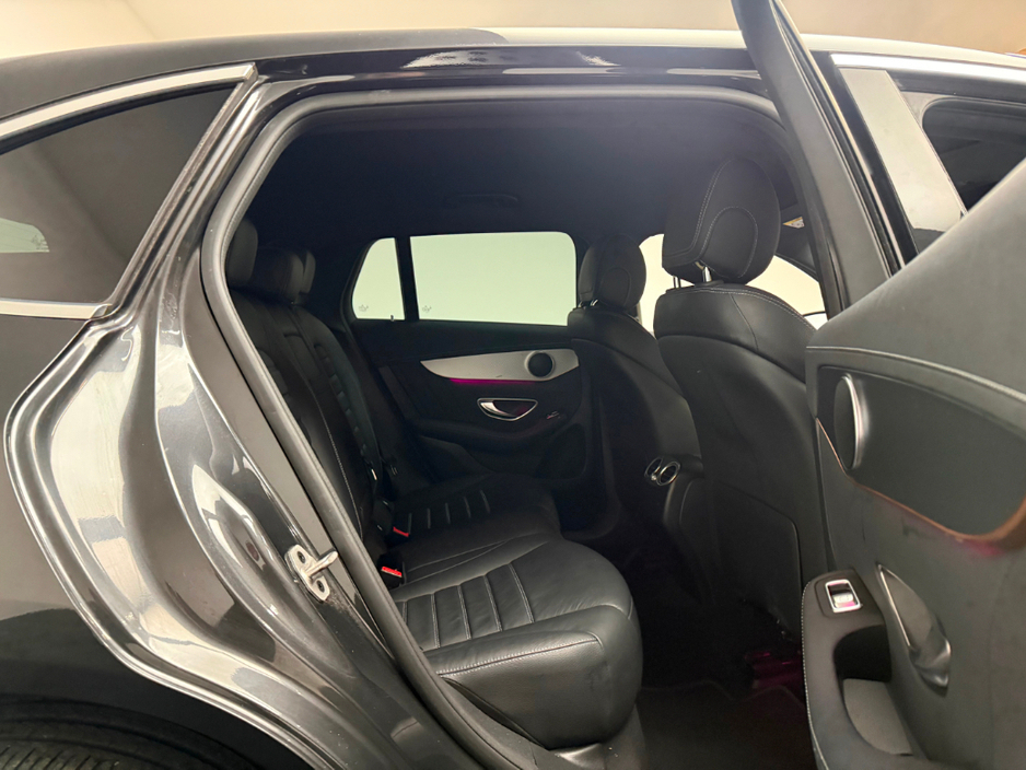 2021 Mercedes-Benz EQC - image 12