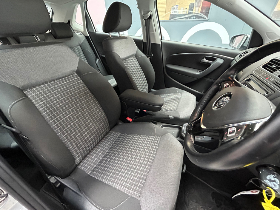 2017 Volkswagen Polo - image 7