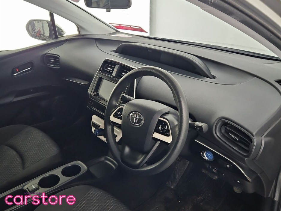 2017 Toyota Prius - image 9