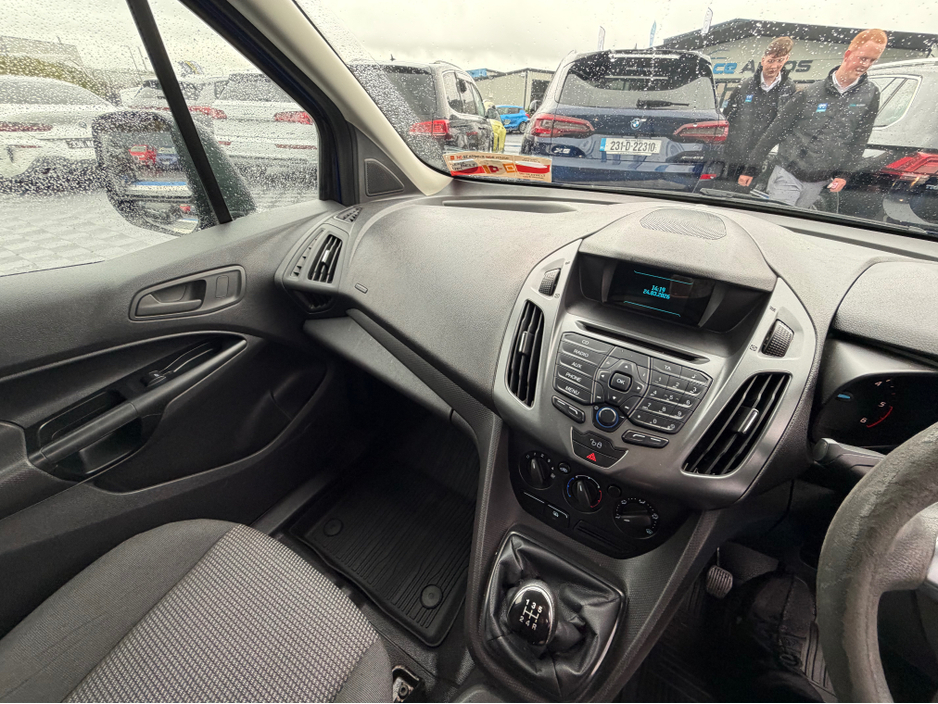 2017 Ford Transit Connect - image 20