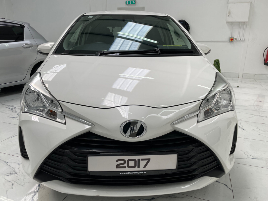 2017 Toyota Yaris - image 8