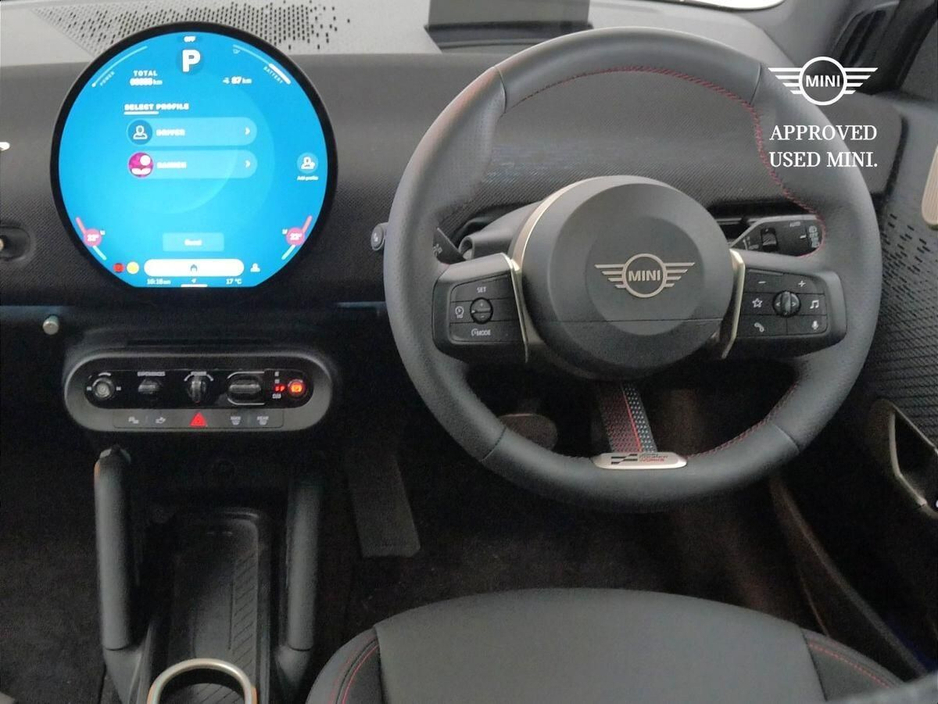 2025 MINI Hatch Cooper E €38,900