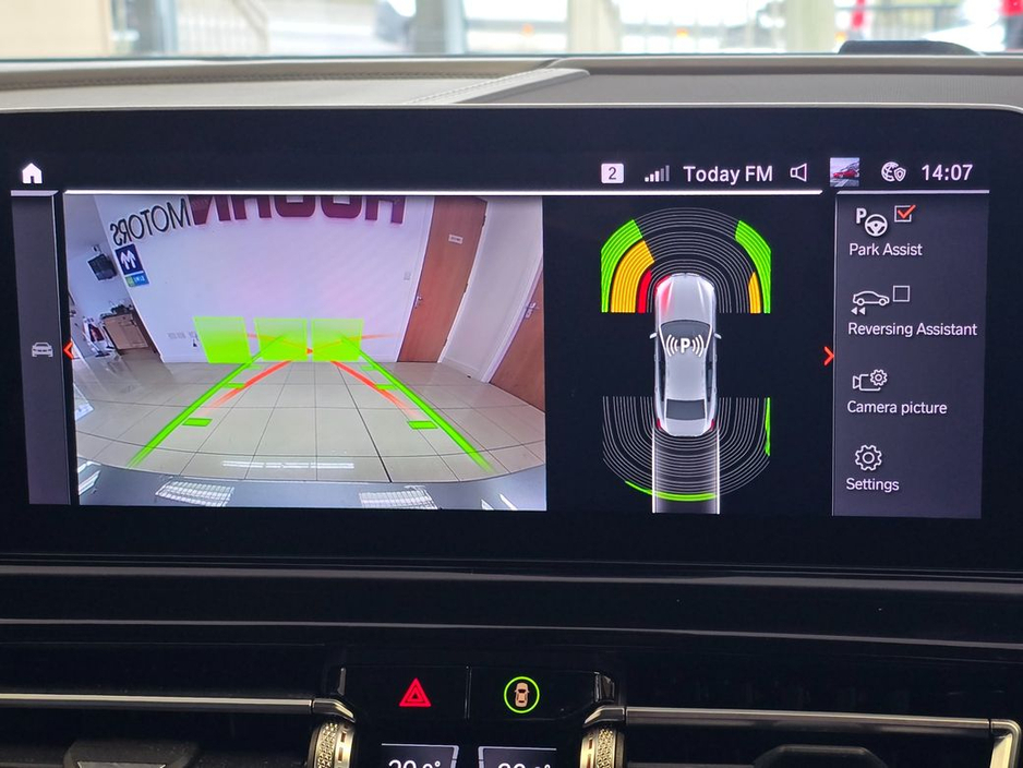 2023 BMW 8 Series - image 10