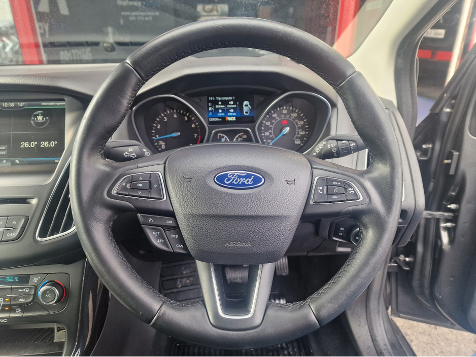 2015 Ford Focus - image 16