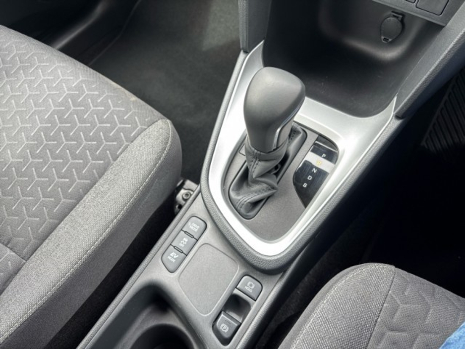 2024 Toyota Yaris Cross - image 14