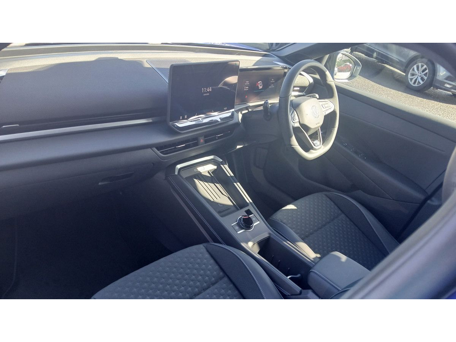 2026 Volkswagen T-Roc - image 3