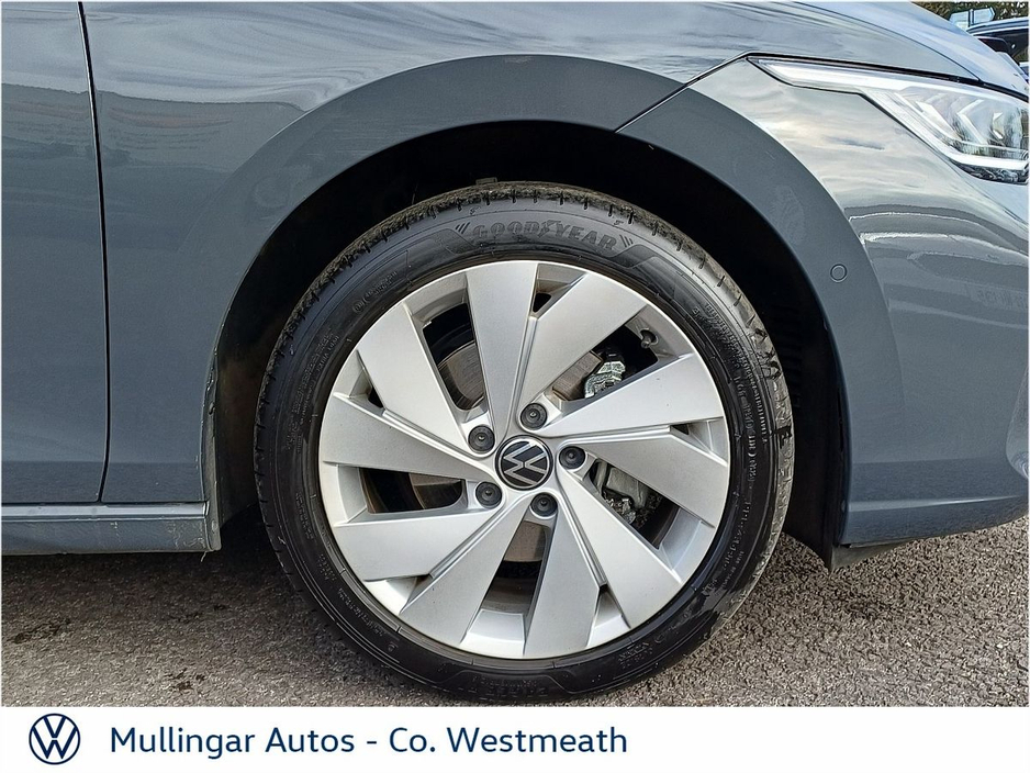 2025 Volkswagen Golf - image 23