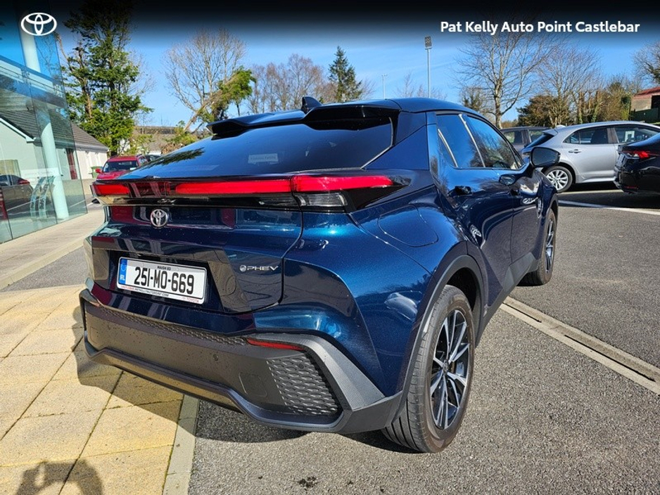 2025 Toyota C-HR - image 2