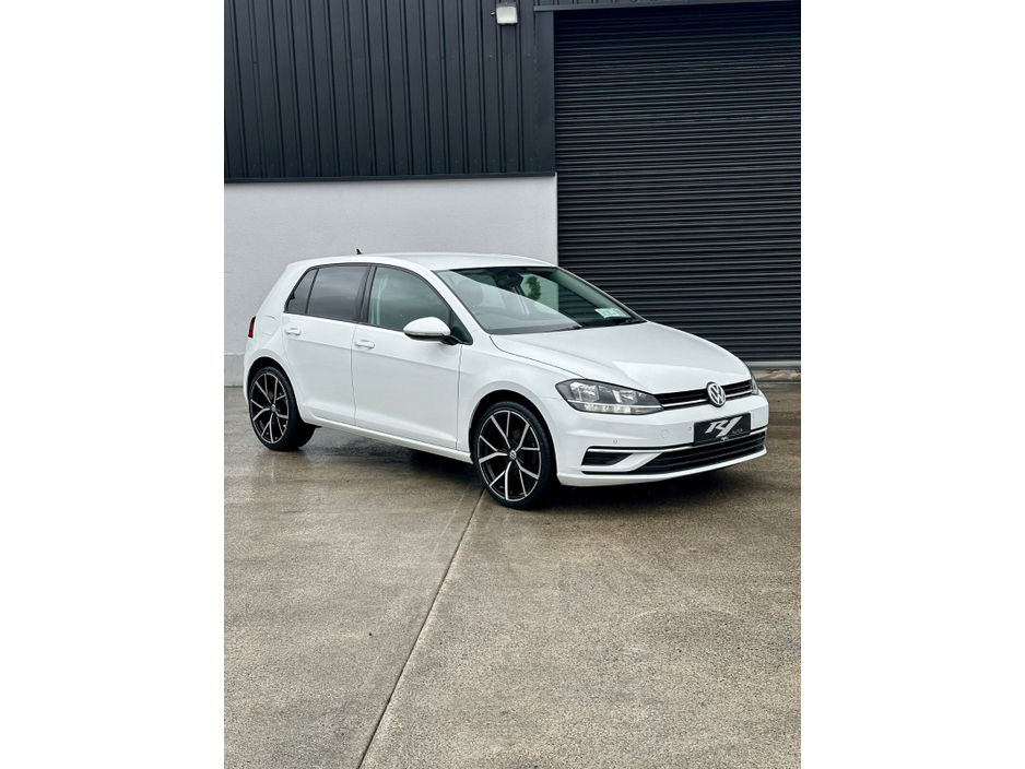 2018 Volkswagen Golf - image 5