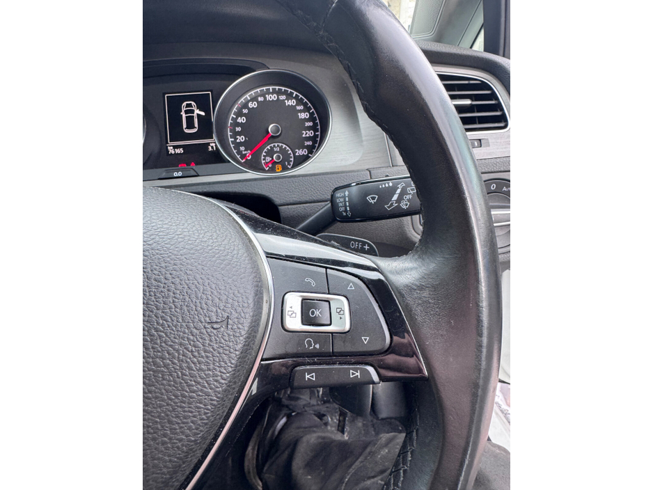 2013 Volkswagen Golf - image 14