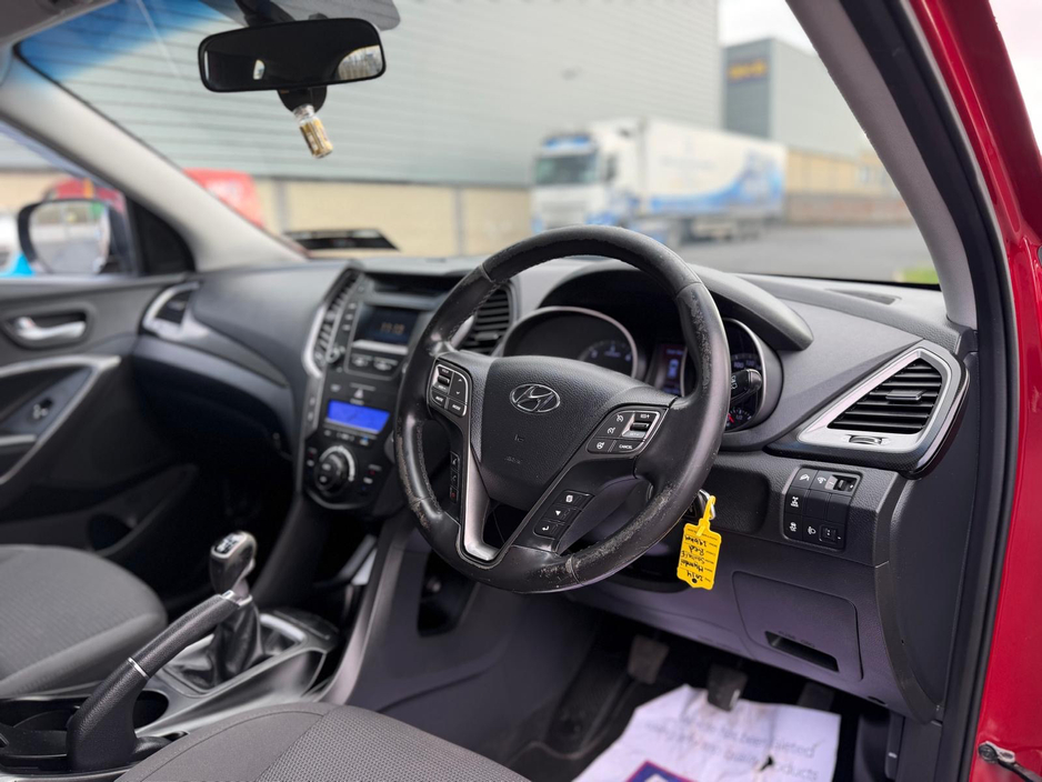 2014 Hyundai Santa Fe - image 12